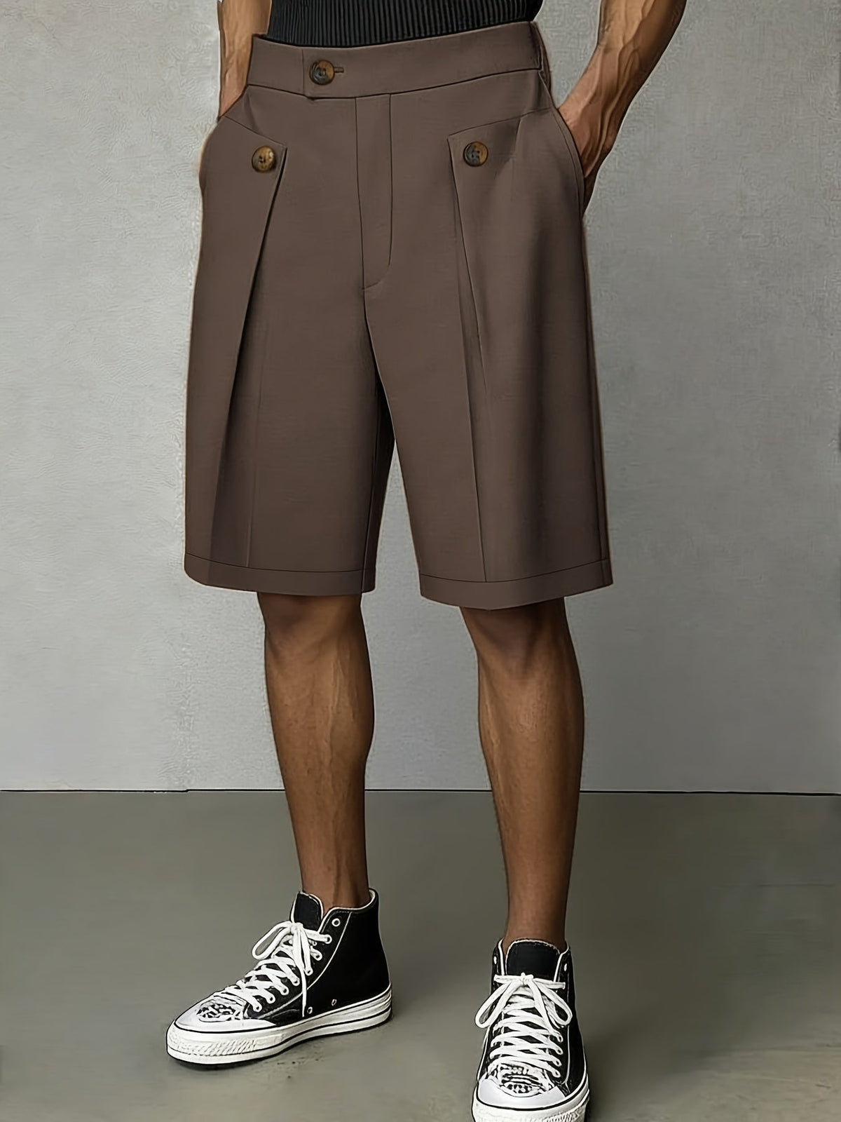 Men's pleated tailored shorts – detail view